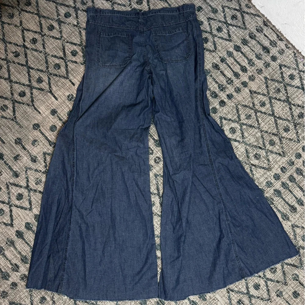 We the Free Wide leg bell bottoms jeans - Picture 3 of 3